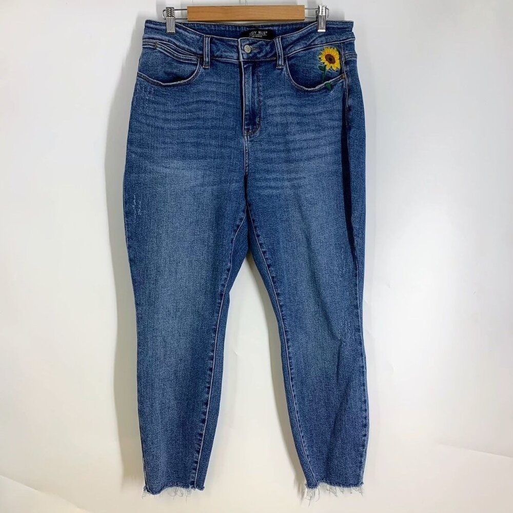 Judy Blue Women's Sunflower Embroidered High Rise Relaxed‎ Fit Jean Size 16W